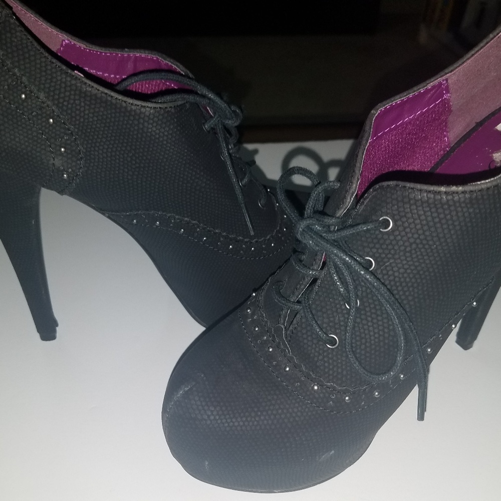 Penny loves Kenny Black Suede Oxford Booties